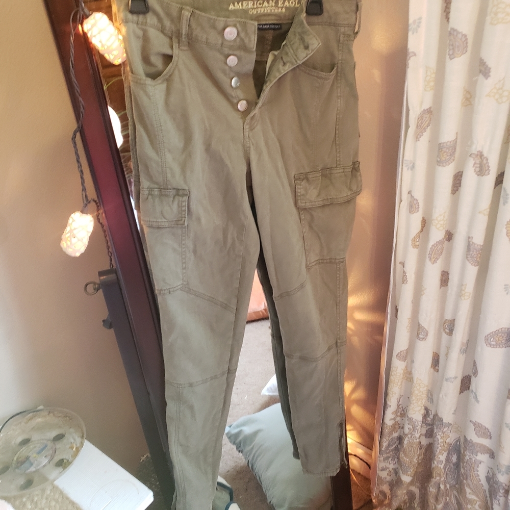AE Khaki cargo jeggings